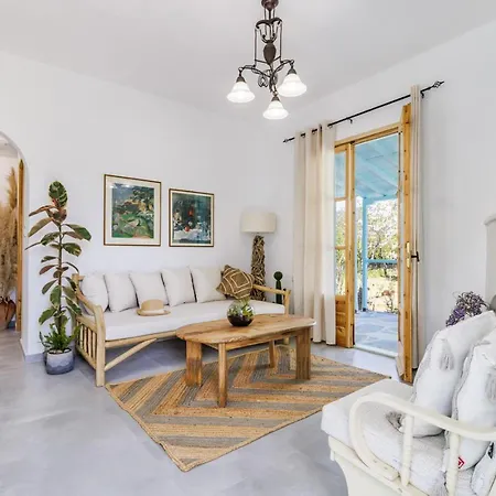 Amaranthos Garden Retreat Дом отдыха *