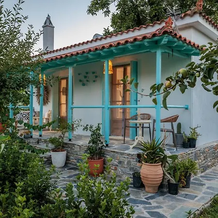 Amaranthos Garden Retreat Дом отдыха