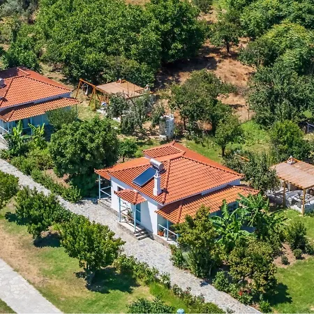 Дом отдыха Amaranthos Garden Retreat