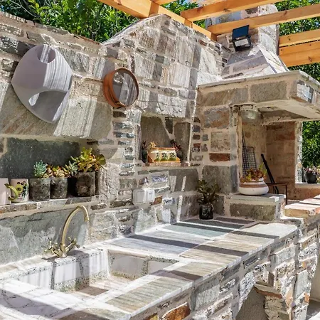 Amaranthos Garden Retreat *