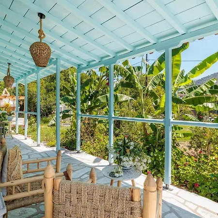 Amaranthos Garden Retreat Дом отдыха