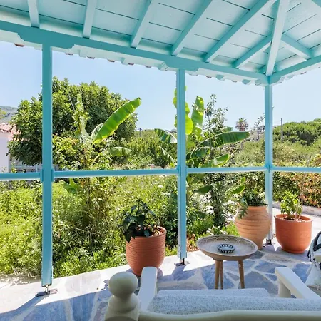 Amaranthos Garden Retreat Дом отдыха