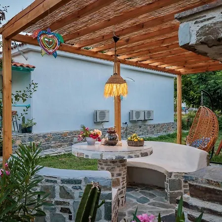 Amaranthos Garden Retreat Дом отдыха