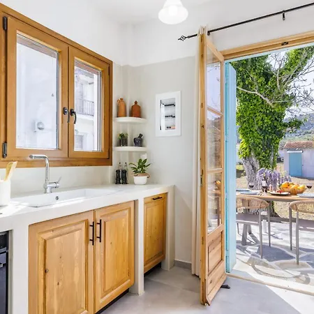 Дом отдыха Amaranthos Garden Retreat
