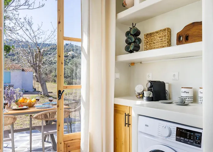 בית נופש Amaranthos Garden Retreat