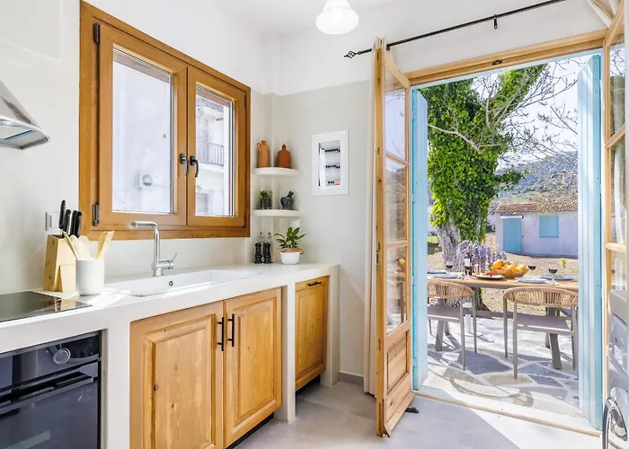 בית נופש Amaranthos Garden Retreat סקופלוס טאון