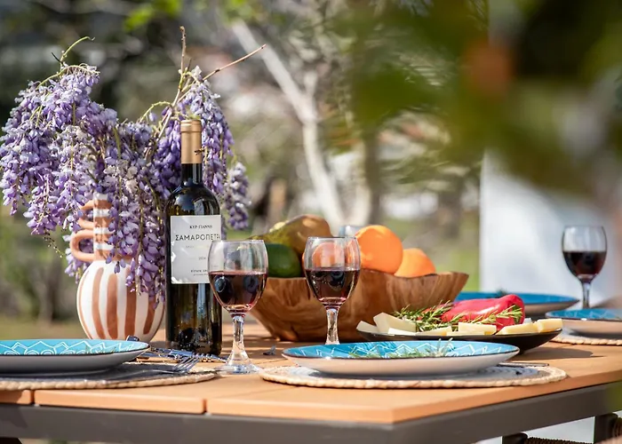 בית נופש Amaranthos Garden Retreat *