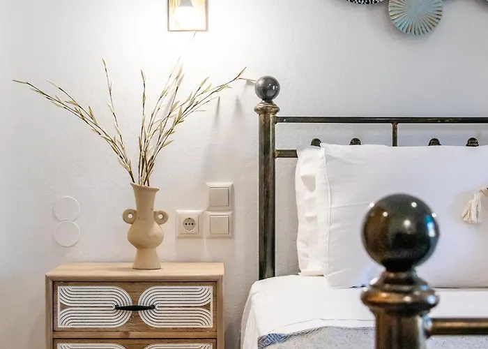 בית נופש Amaranthos Garden Retreat סקופלוס טאון