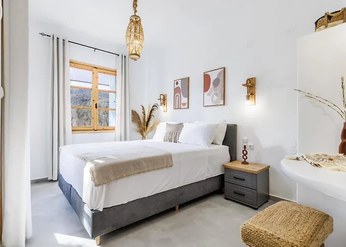 בית נופש Amaranthos Garden Retreat