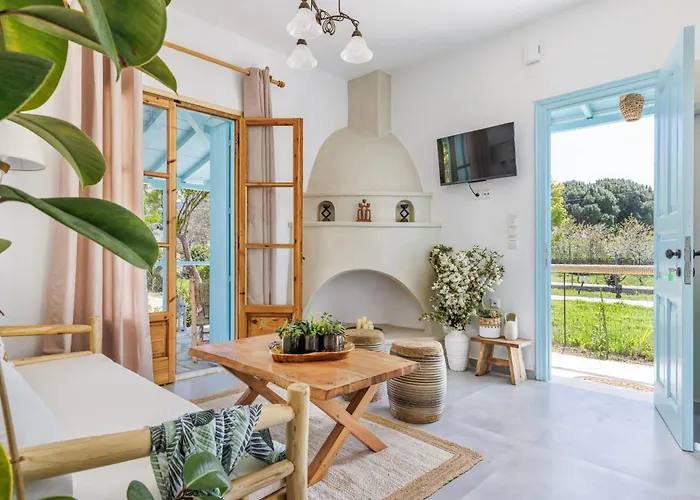 בית נופש Amaranthos Garden Retreat סקופלוס טאון