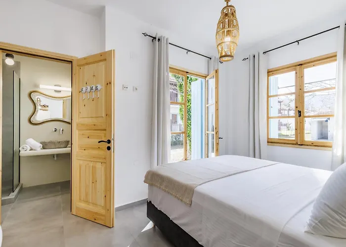 בית נופש Amaranthos Garden Retreat